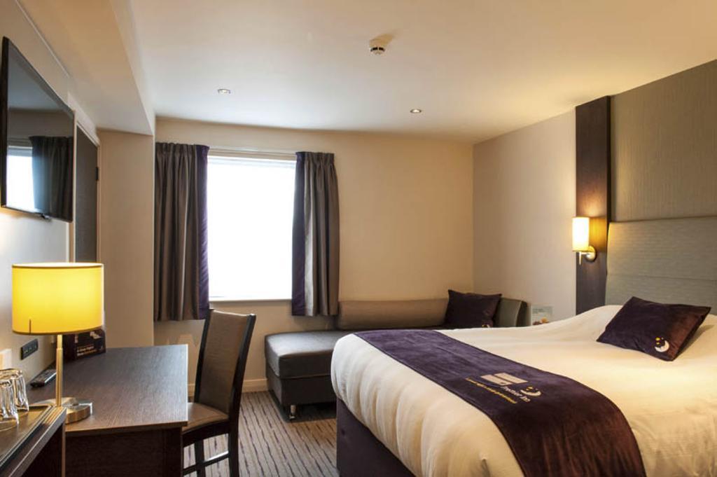 Premier Inn Dover Central - Eastern Ferry Terminal Ngoại thất bức ảnh