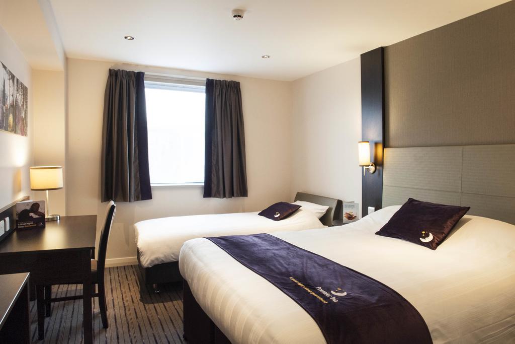 Premier Inn Dover Central - Eastern Ferry Terminal Phòng bức ảnh