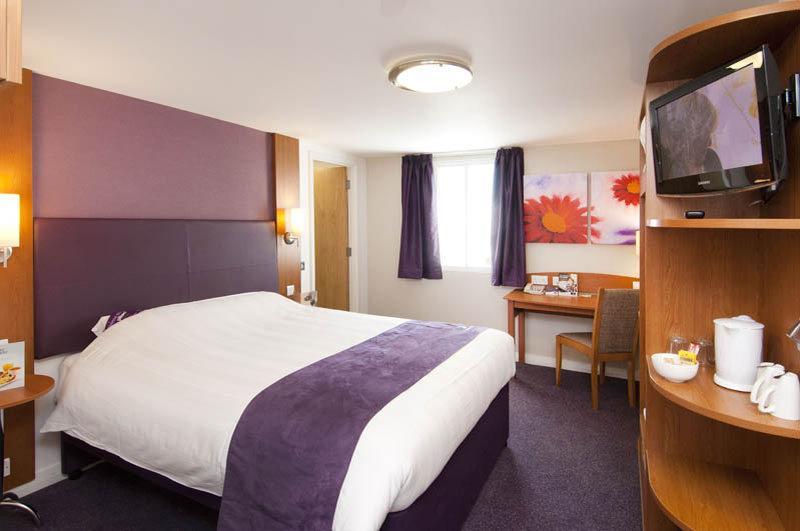 Premier Inn Dover Central - Eastern Ferry Terminal Ngoại thất bức ảnh