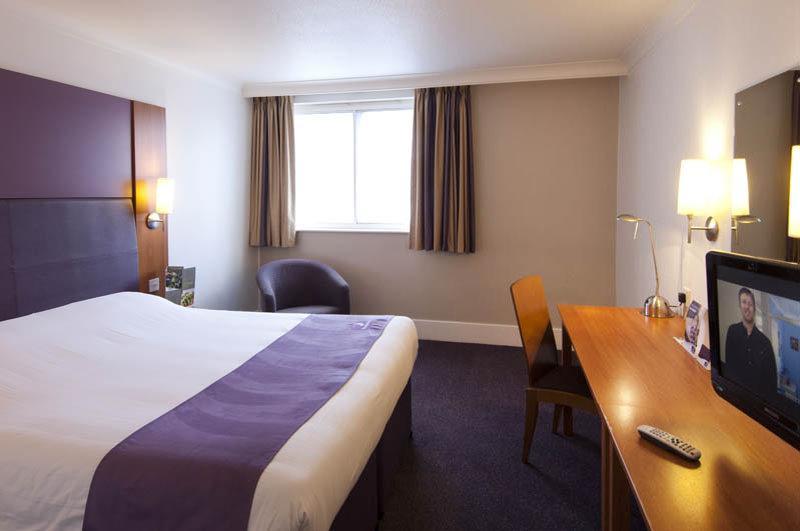 Premier Inn Dover Central - Eastern Ferry Terminal Ngoại thất bức ảnh