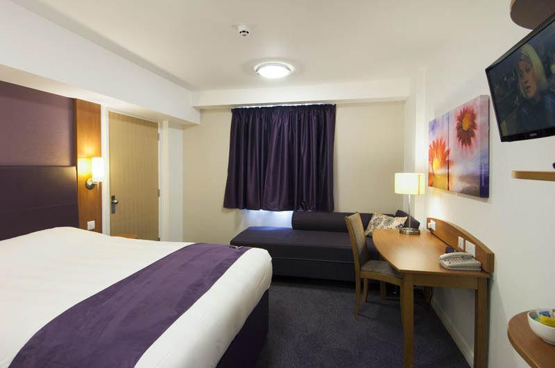 Premier Inn Dover Central - Eastern Ferry Terminal Ngoại thất bức ảnh